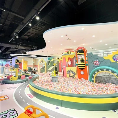 Equipamento moderno para playgrounds internos